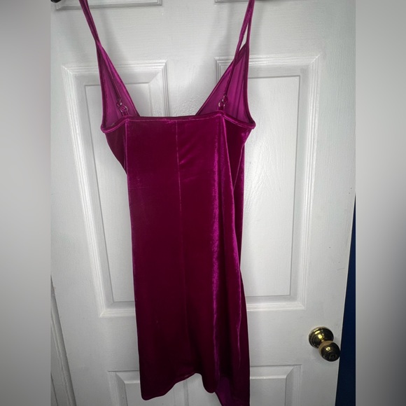 Forever 21 Asymmetrical bodycon dress. Magenta velvet fabric. - Picture 4 of 6